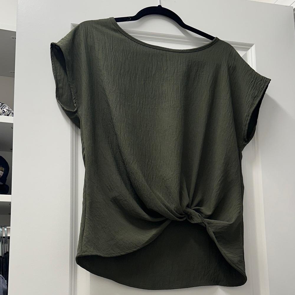 Gilli Olive Twist Front Blouse